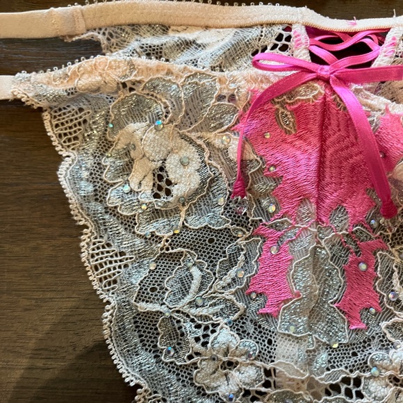 Rare Victoria’s Secret lace babydoll and thong (with removable garter clips) - Picture 9 of 15
